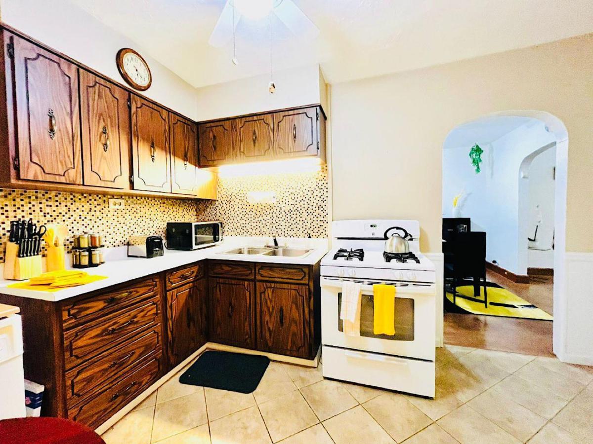 The Amber Retreat - Brooklyn Centre Comfort - Charming Space For Families, Couples & Business Travelers Near Downtown - With 300Mb Wifi, Parking & Self Check-In Cleveland Buitenkant foto