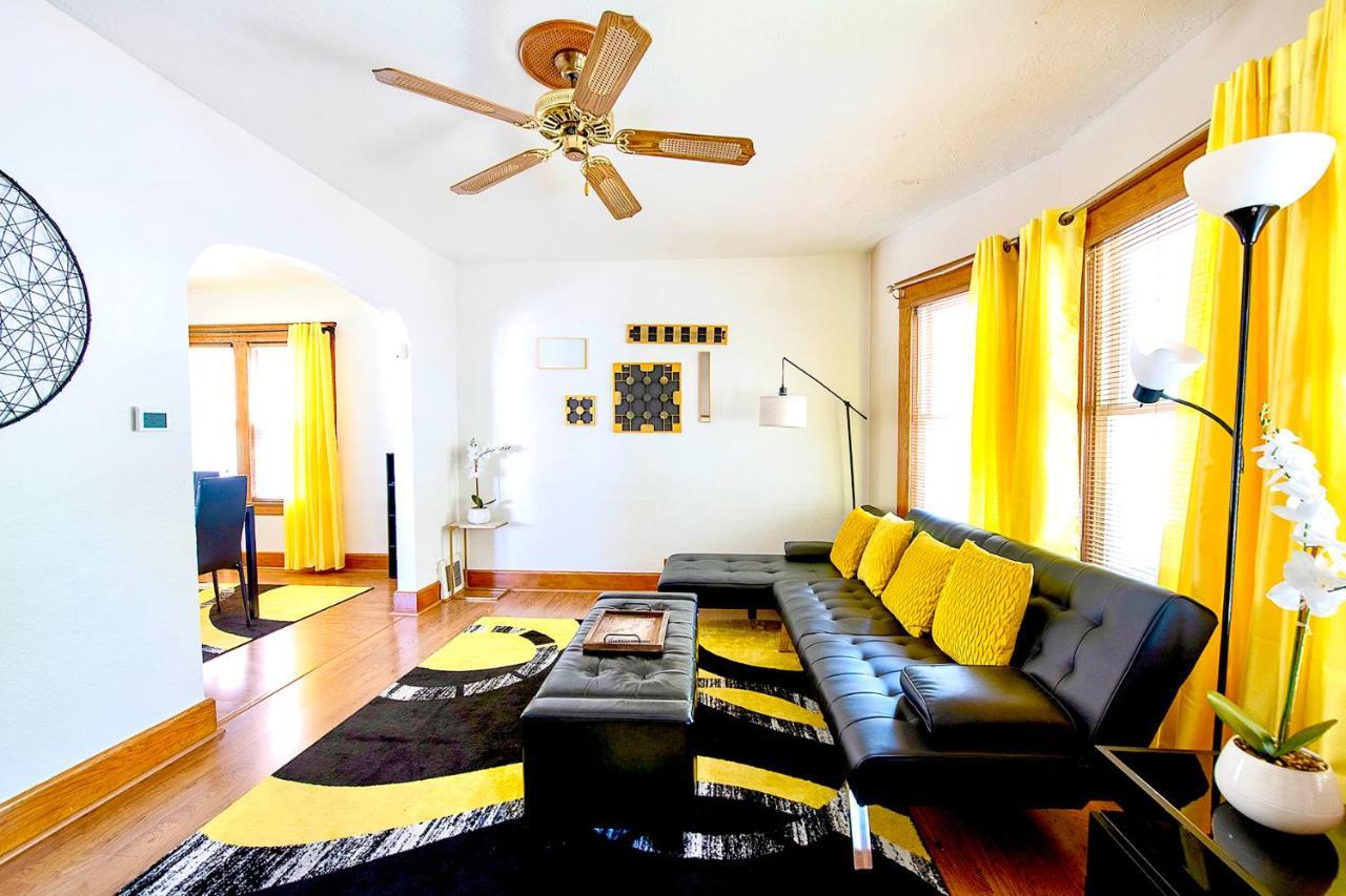 The Amber Retreat - Brooklyn Centre Comfort - Charming Space For Families, Couples & Business Travelers Near Downtown - With 300Mb Wifi, Parking & Self Check-In Cleveland Buitenkant foto