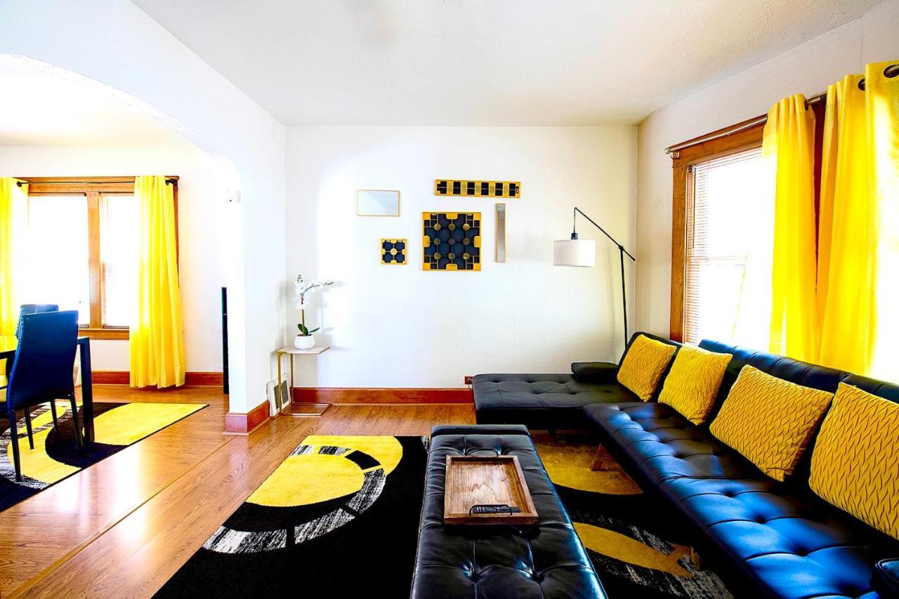 The Amber Retreat - Brooklyn Centre Comfort - Charming Space For Families, Couples & Business Travelers Near Downtown - With 300Mb Wifi, Parking & Self Check-In Cleveland Buitenkant foto