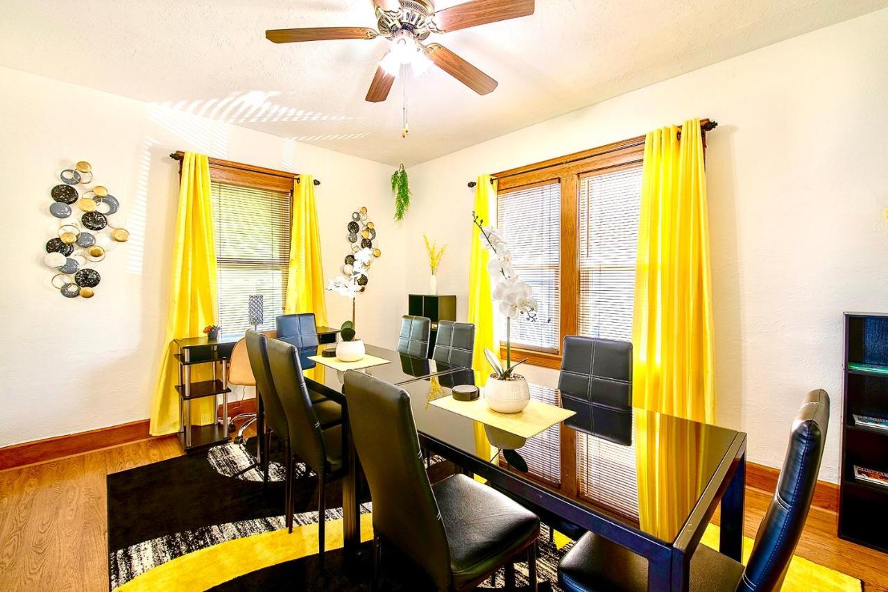 The Amber Retreat - Brooklyn Centre Comfort - Charming Space For Families, Couples & Business Travelers Near Downtown - With 300Mb Wifi, Parking & Self Check-In Cleveland Buitenkant foto