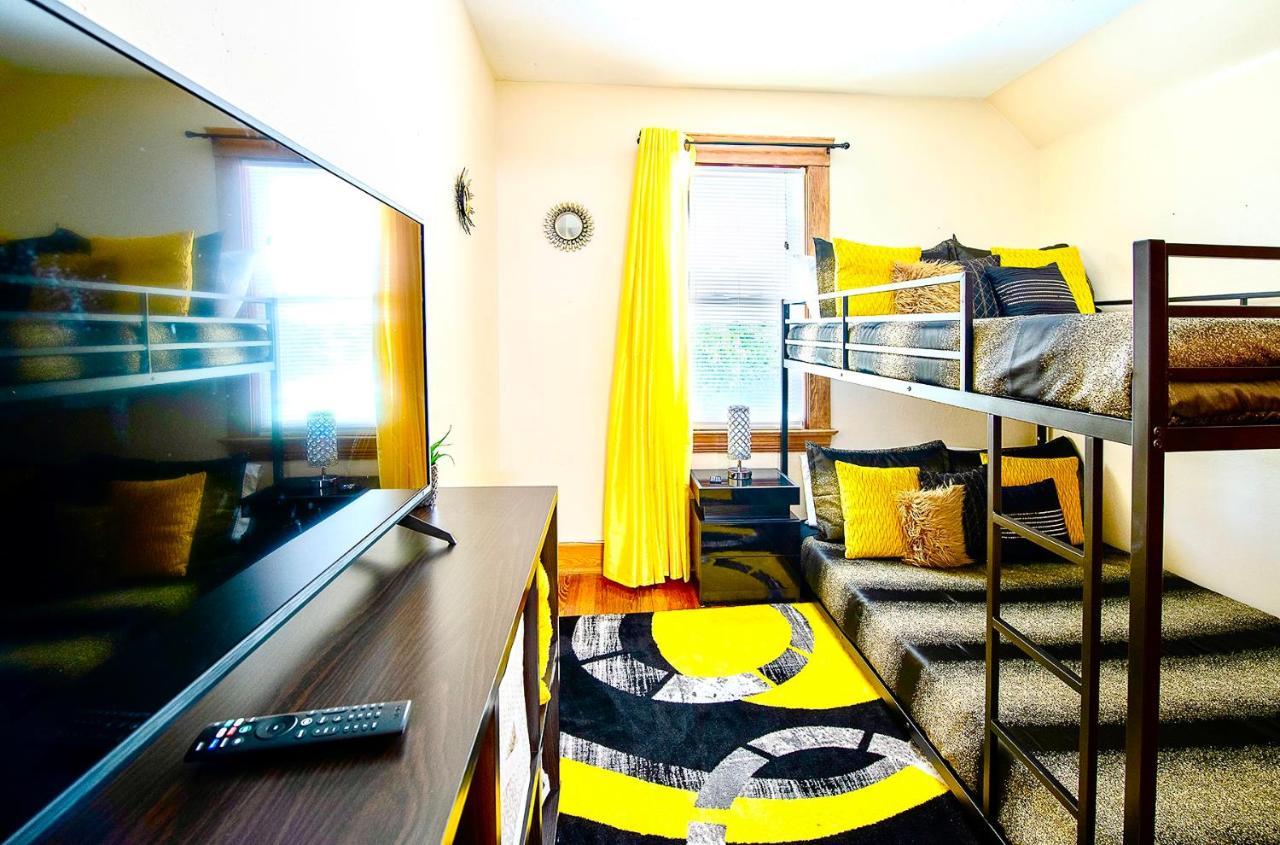 The Amber Retreat - Brooklyn Centre Comfort - Charming Space For Families, Couples & Business Travelers Near Downtown - With 300Mb Wifi, Parking & Self Check-In Cleveland Buitenkant foto