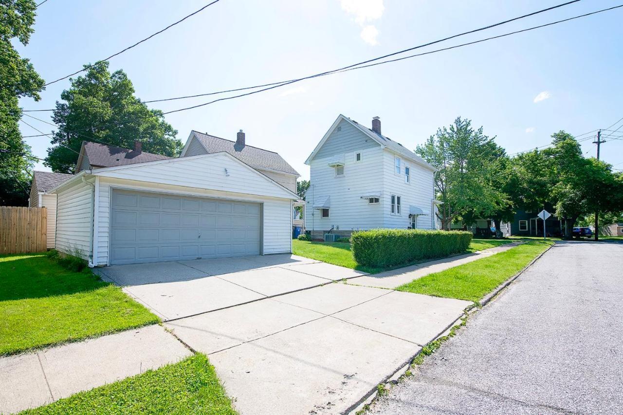 The Amber Retreat - Brooklyn Centre Comfort - Charming Space For Families, Couples & Business Travelers Near Downtown - With 300Mb Wifi, Parking & Self Check-In Cleveland Buitenkant foto