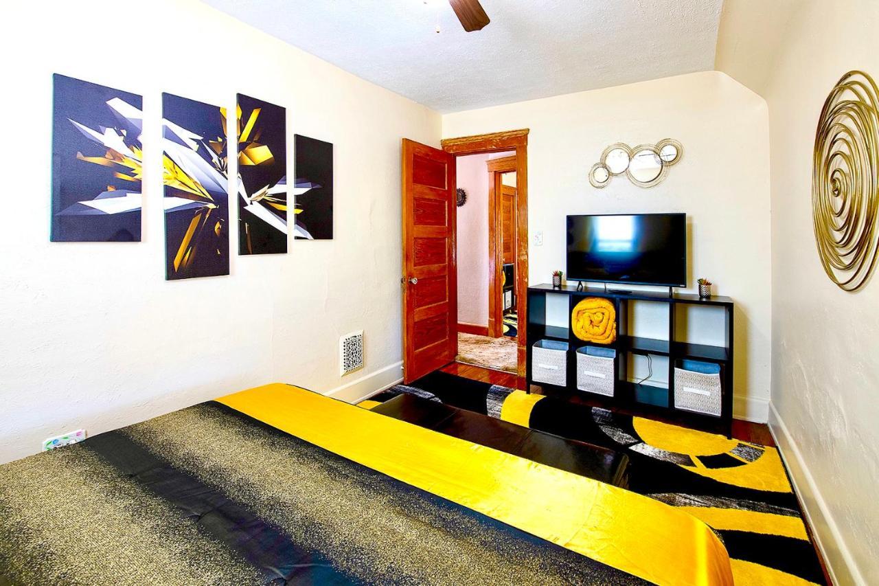 The Amber Retreat - Brooklyn Centre Comfort - Charming Space For Families, Couples & Business Travelers Near Downtown - With 300Mb Wifi, Parking & Self Check-In Cleveland Buitenkant foto