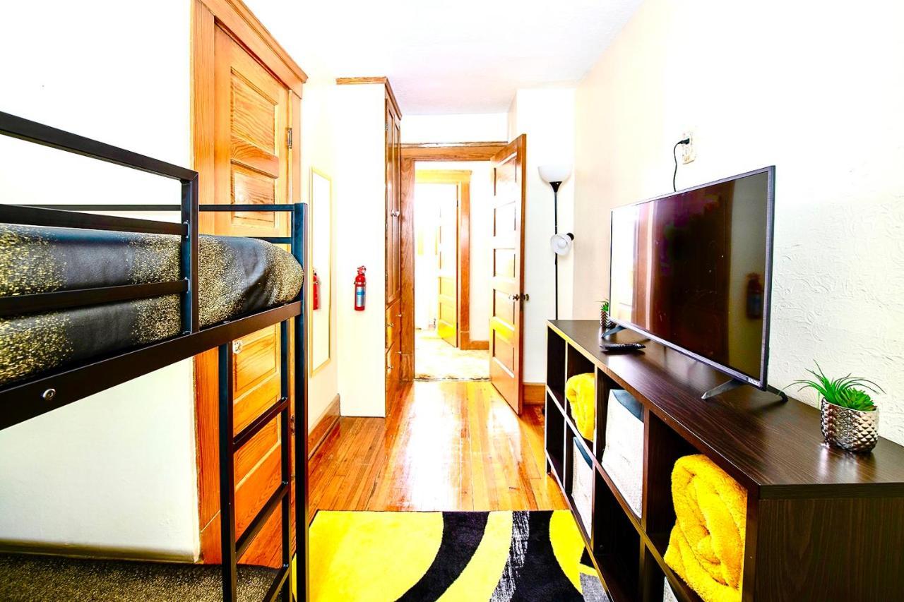 The Amber Retreat - Brooklyn Centre Comfort - Charming Space For Families, Couples & Business Travelers Near Downtown - With 300Mb Wifi, Parking & Self Check-In Cleveland Buitenkant foto