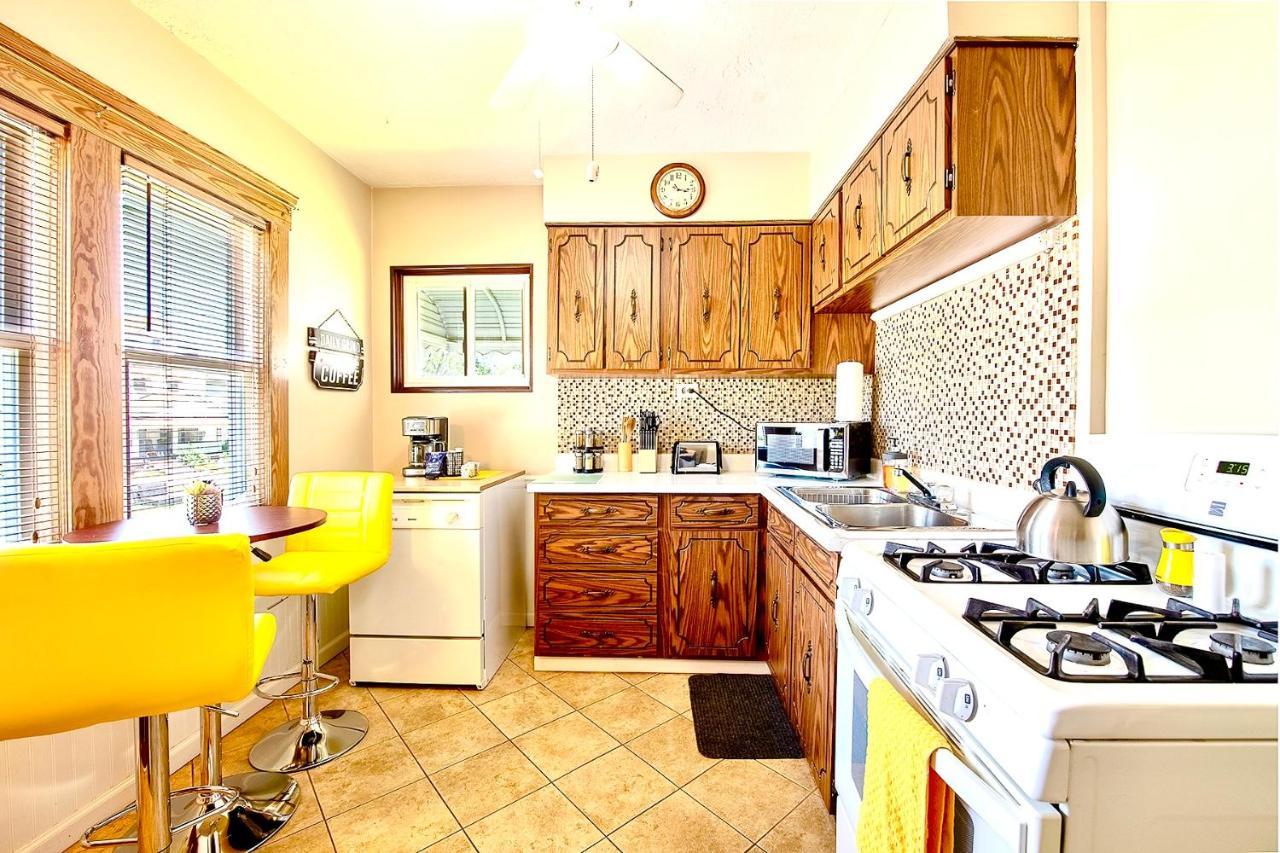 The Amber Retreat - Brooklyn Centre Comfort - Charming Space For Families, Couples & Business Travelers Near Downtown - With 300Mb Wifi, Parking & Self Check-In Cleveland Buitenkant foto
