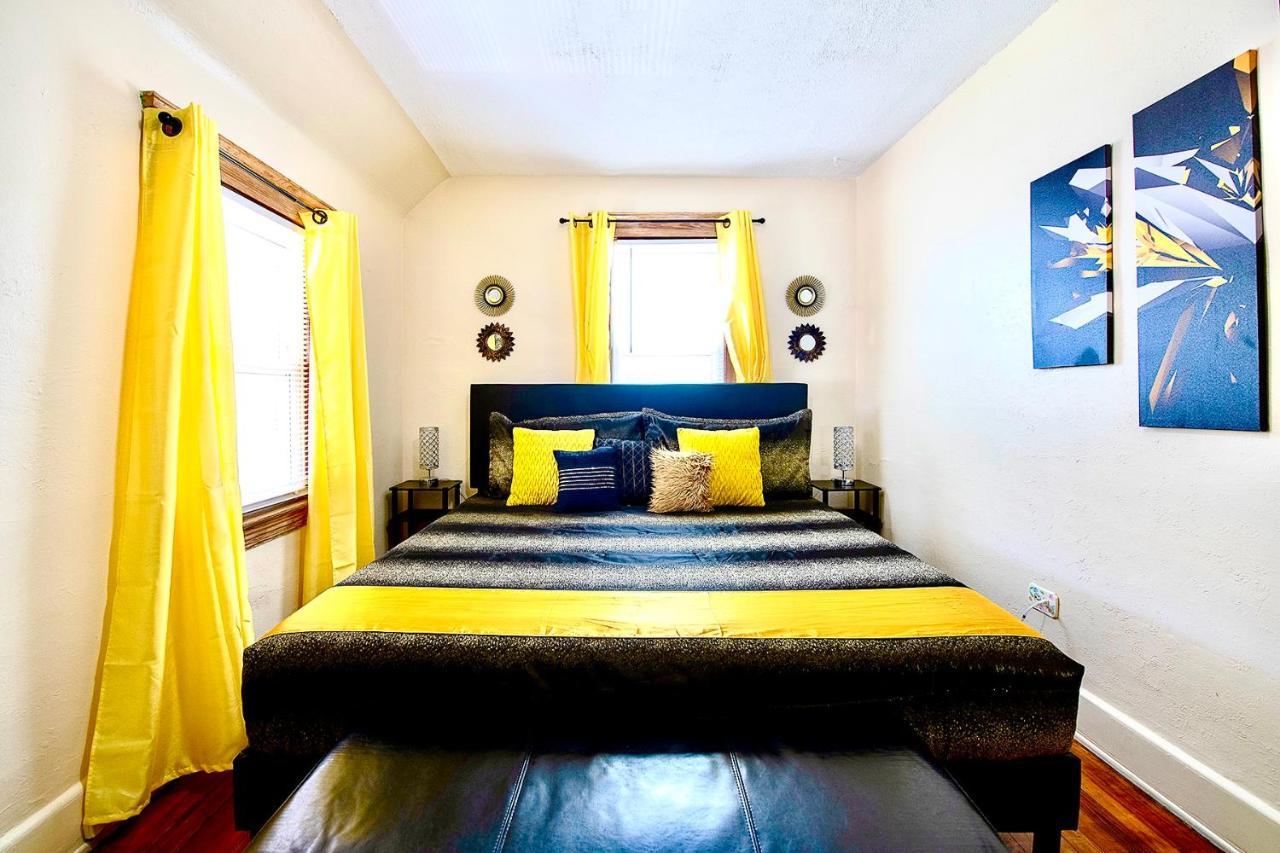 The Amber Retreat - Brooklyn Centre Comfort - Charming Space For Families, Couples & Business Travelers Near Downtown - With 300Mb Wifi, Parking & Self Check-In Cleveland Buitenkant foto