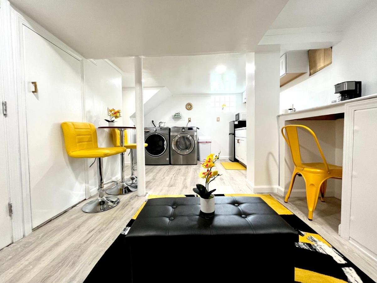 The Amber Retreat - Brooklyn Centre Comfort - Charming Space For Families, Couples & Business Travelers Near Downtown - With 300Mb Wifi, Parking & Self Check-In Cleveland Buitenkant foto