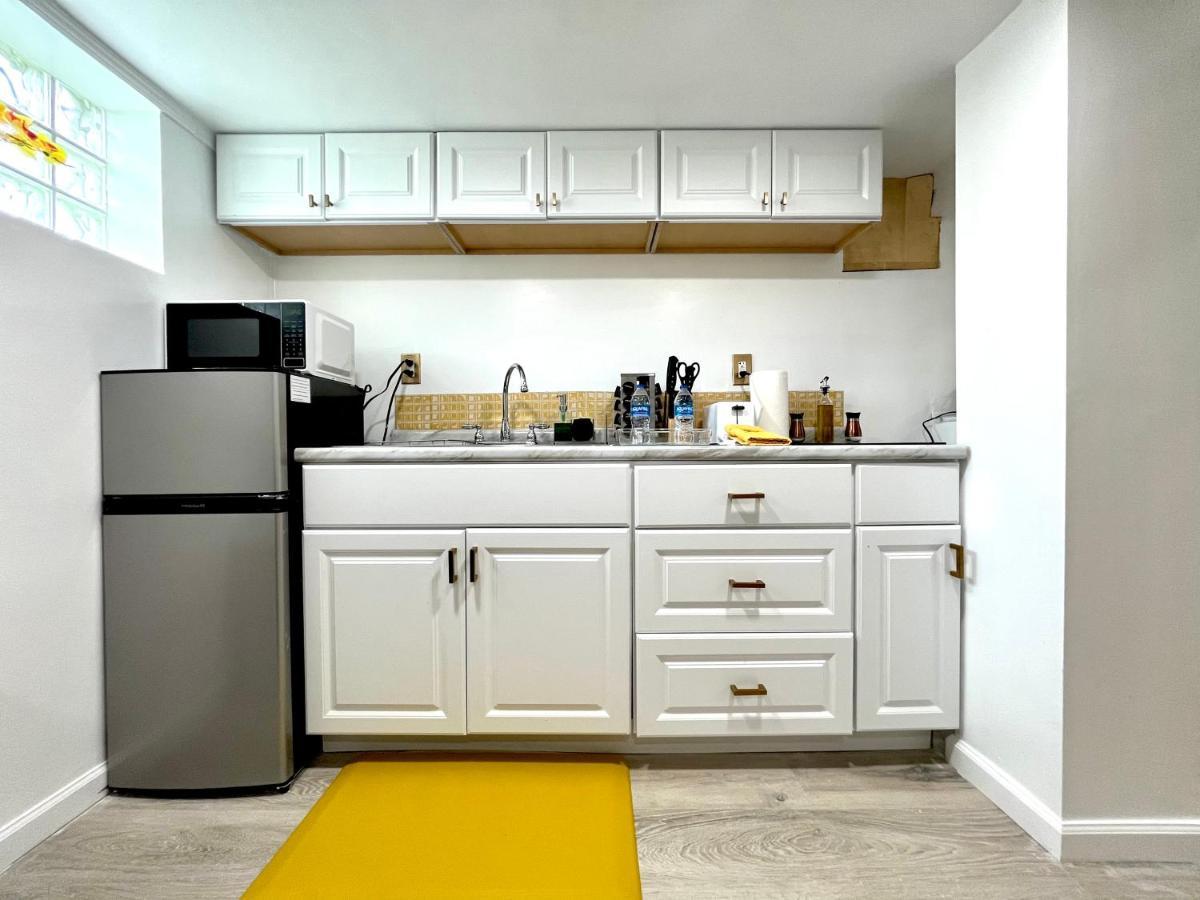 The Amber Retreat - Brooklyn Centre Comfort - Charming Space For Families, Couples & Business Travelers Near Downtown - With 300Mb Wifi, Parking & Self Check-In Cleveland Buitenkant foto