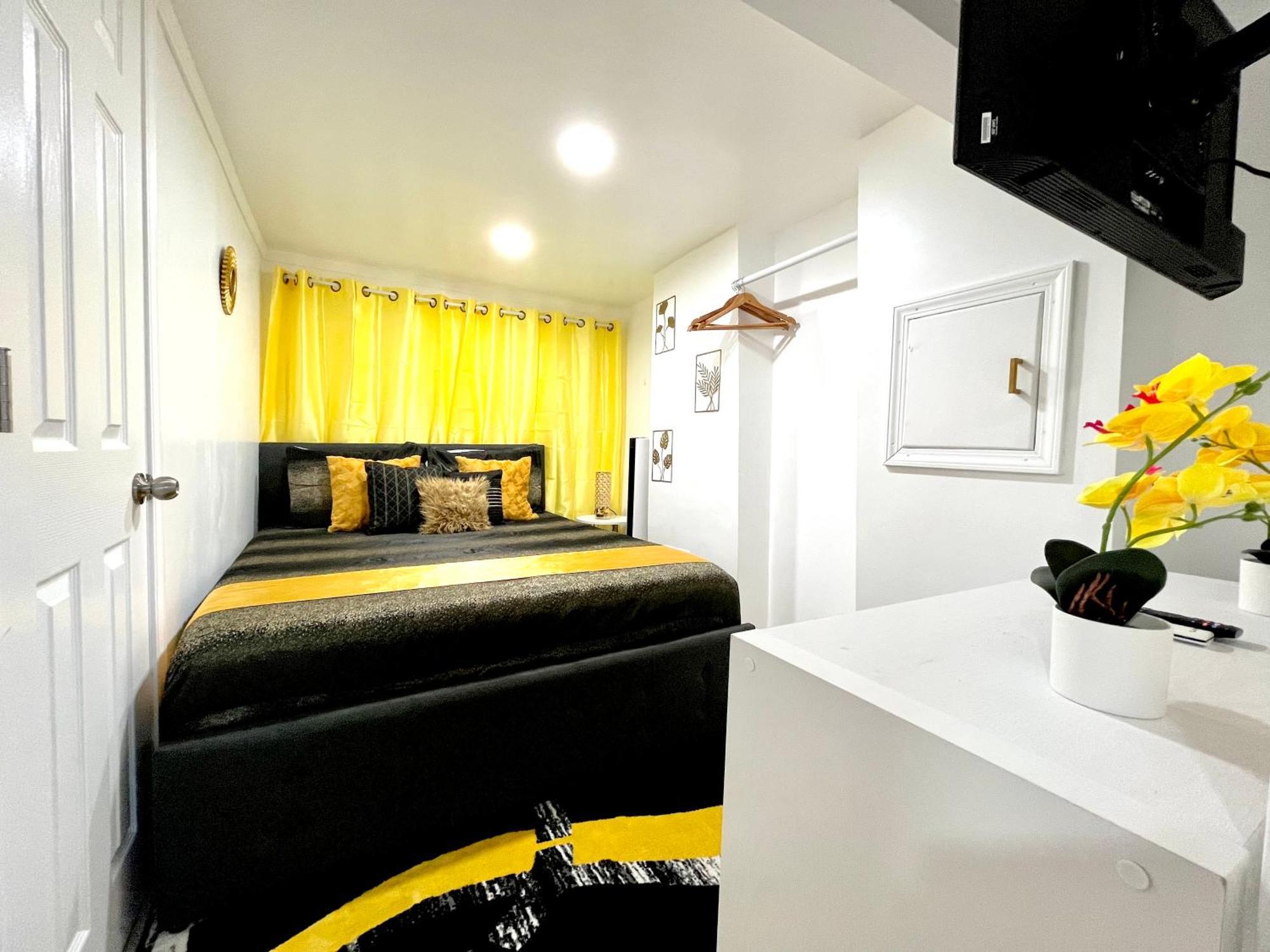 The Amber Retreat - Brooklyn Centre Comfort - Charming Space For Families, Couples & Business Travelers Near Downtown - With 300Mb Wifi, Parking & Self Check-In Cleveland Buitenkant foto